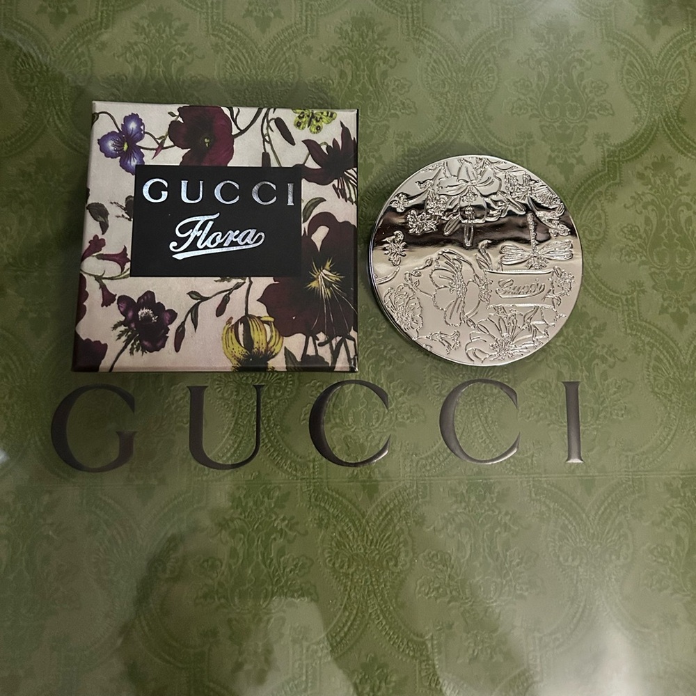 Gucci Flora Silver Floral Compact - Picture 2 of 6